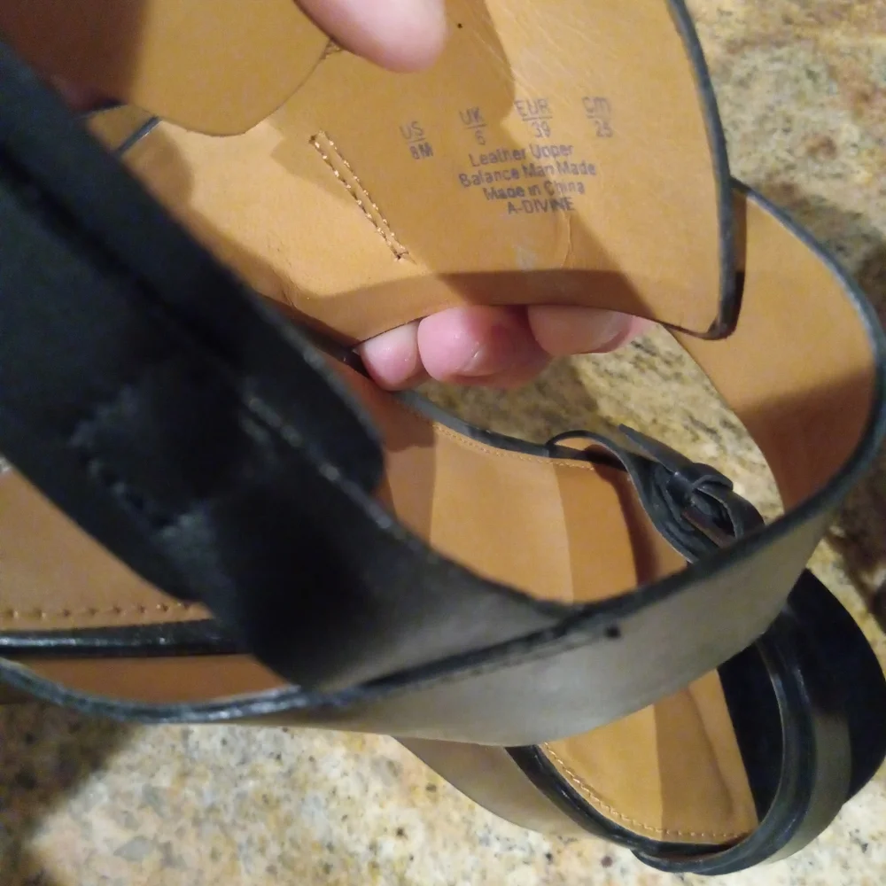 Shoes - Picture 7 of 8